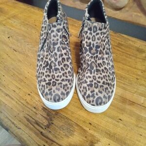 Susina Nordstrom Rack Brand Leopard Print 2.5" Wedge Bootie Size 9.5